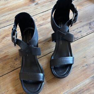 ECCO Black Leather Strappy Sandles – Size 39, Comfort & Style